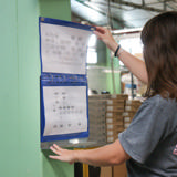 Magnetisk 4-ring-displaybindsholder med Kant, Aluminium, A4, Horisontalt