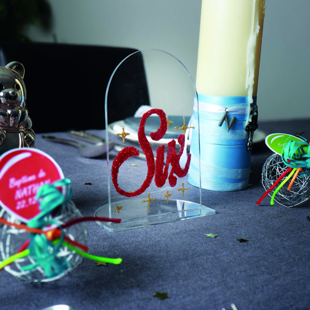 Bordnummerskilt i akryl, der kan tilpasses, runde